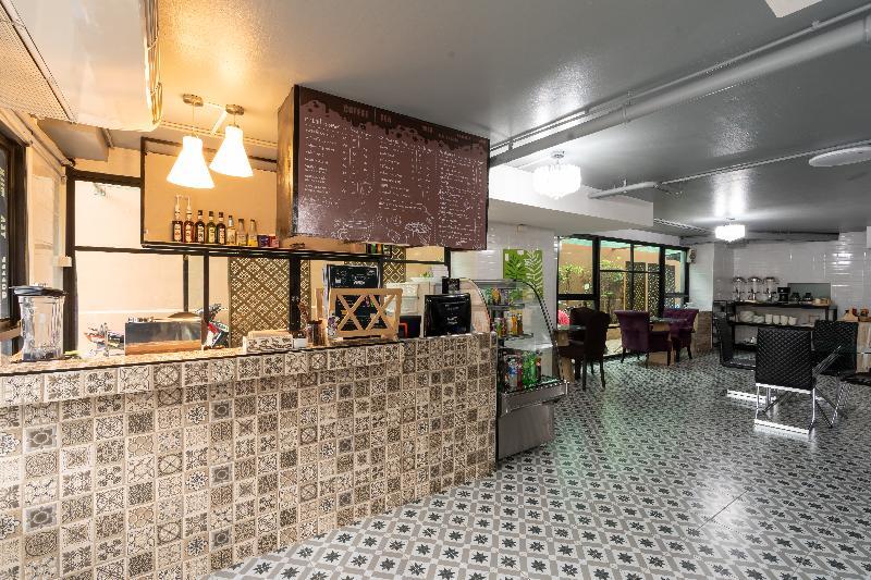 Khách sạn Greenview Ekkamai 10